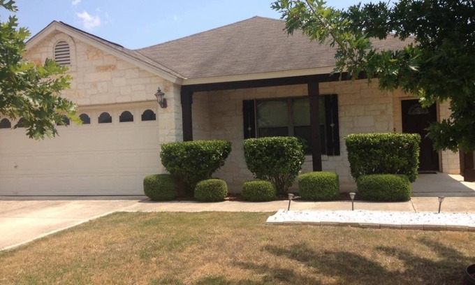 McKinney House | Welcoming 3 Bedroom Home with Child-Friendly Amenities