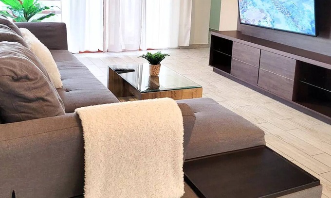 Grote Berg House | Spacious Full Equip Villa W/ocean View 3 Bedrooms