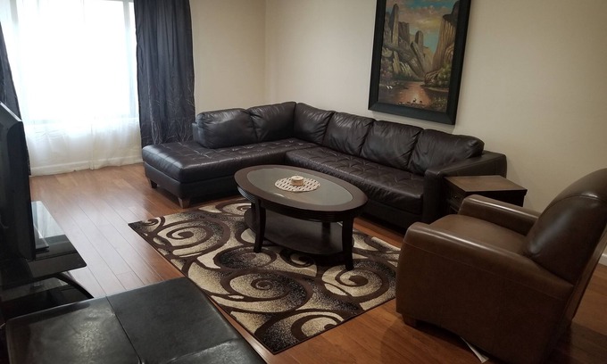 Bixby Knolls Condo | Modern 2-Bedroom Condo in Vibrant Bixby Knolls Area