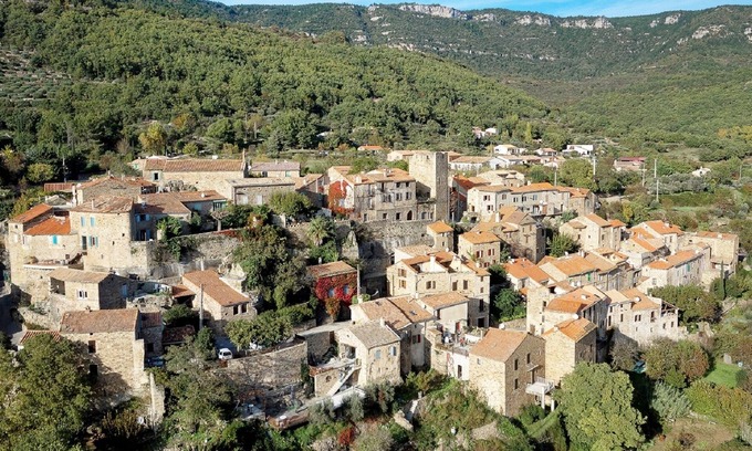 Saint-Privat Villa | Tranquil Gîte: Nature Retreat with Pool and Scenic Views