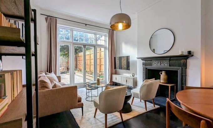 Belsize Apartment | Serene Garden Apartment in Leafy Belsize Park
