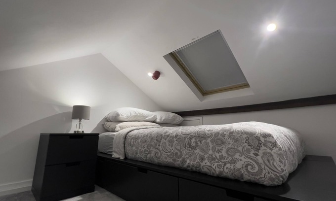 Royal Tunbridge Wells Apartment | Stylish Boutique 2 Bed Apartment in Central Location