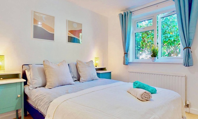 Royal Tunbridge Wells Apartment | Spacious 2 Bed Ground Floor Apartment with Parking 2 Mins to Town Centre