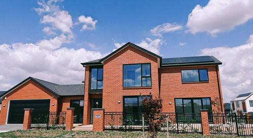 Cambridge Villa | Spacious Getaway in Cambridge - 4 Bedrooms House with 3 bathrooms