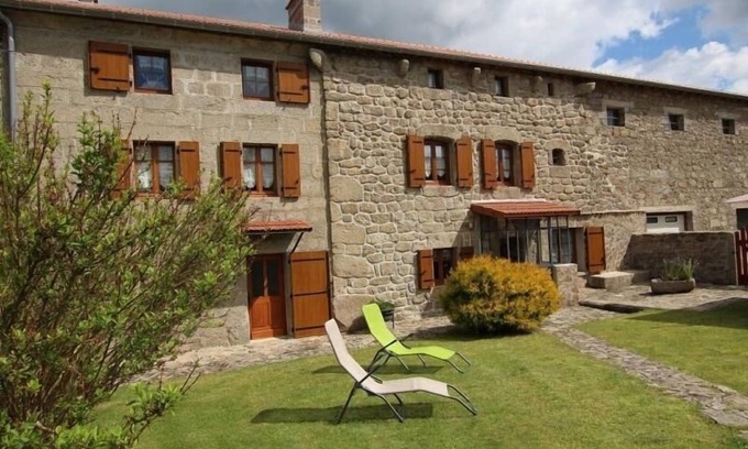Croisances Cottage | Family-Friendly Gite Thoras with Spa and Breakfast Included