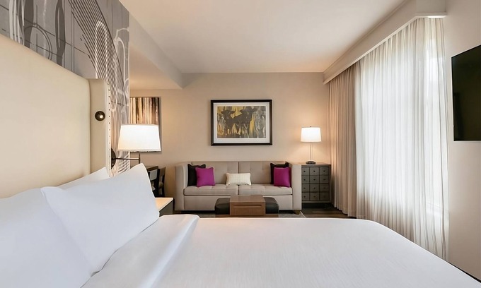 Berkeley Heights Hotel | Value-Packed Family Retreat with Pool & Kitchen Amenities