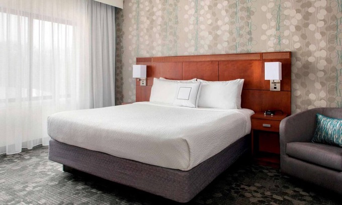 Whippany Hotel | Pet-Friendly Getaway Near Morristown Green: Great Value!