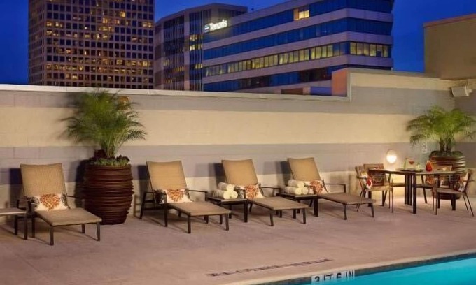 Uptown Hotel | Budget-Friendly Stay Near Houston's Contemporary Arts Museum