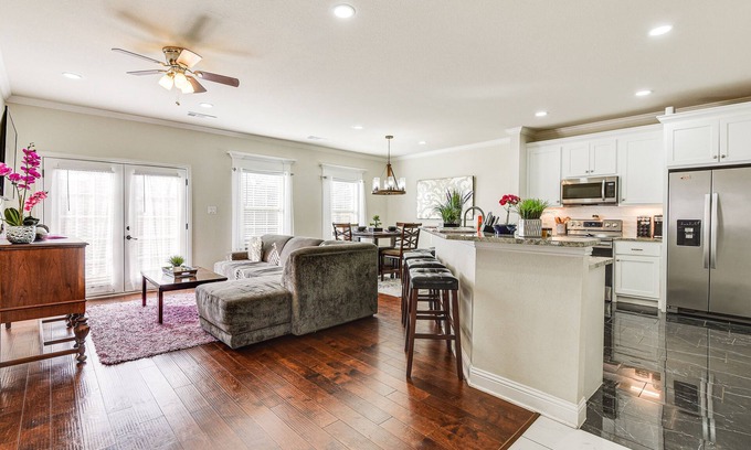 Grand Prairie House | Guest Rated 10/10: Grand Prairie Home with Patio & Spa