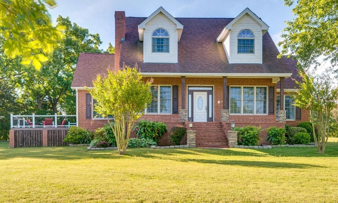 Greenbrier House | Inviting Greenbrier Vacation Rental Set on Scenic 4 Acres