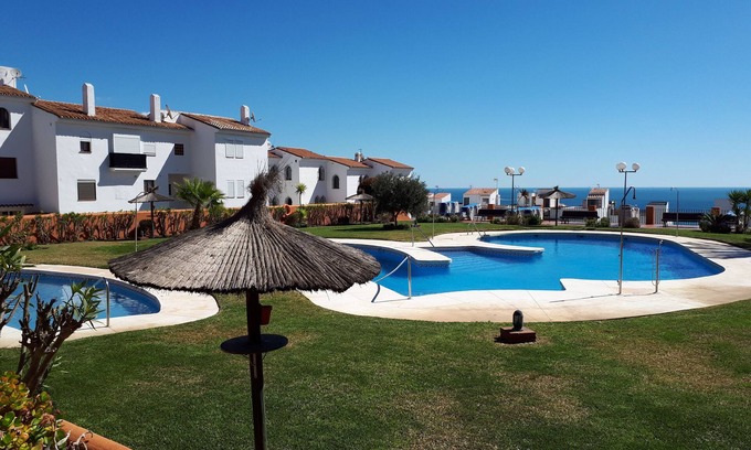 Alcorrin Apartment | Elegant Ground Floor Apartment with Pool and Breakfast