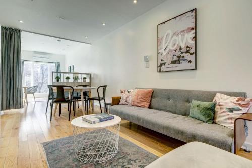 Plateau Mont Royal Apartment | Spacious Group Haven Near Trendy St Laurent
