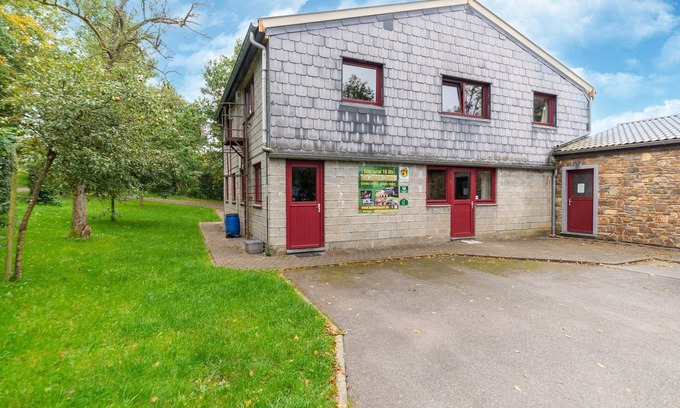 Trois-Ponts House | Idyllic Retreat in Wanne with Garden and Family Amenities