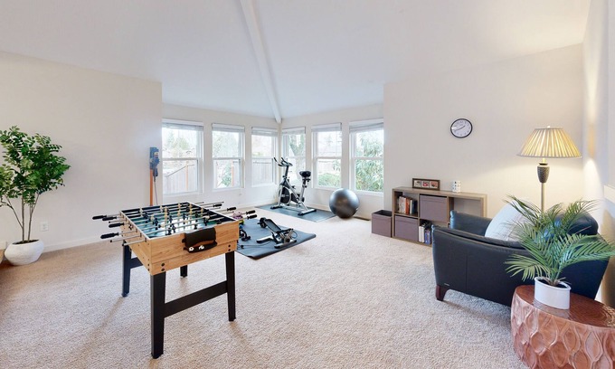 Education Hill House | Spacious Gym&Game house /Pet&Kid friendly