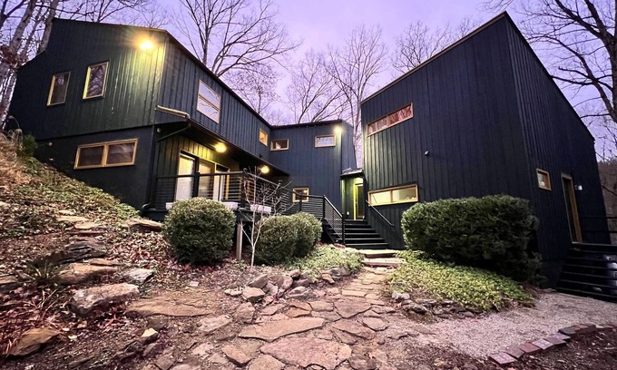 Athens House | Discover a Hidden Gem in Athens, OH with Pool & Pet Perks