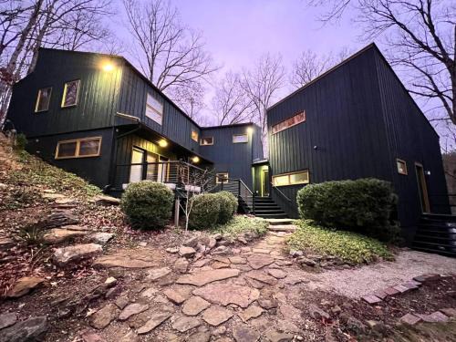 Athens Apartment | Discover a Hidden Gem with Pool and Hot Tub in Athens, OH