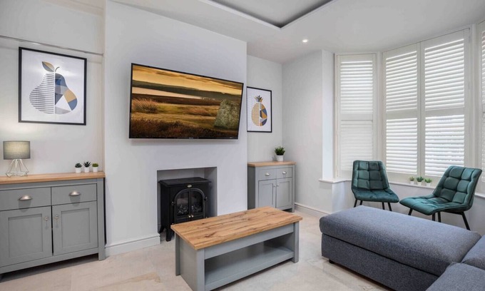 Woodseats House | Modern Hotel with Kitchen & Wheelchair Access, Rated 10/10