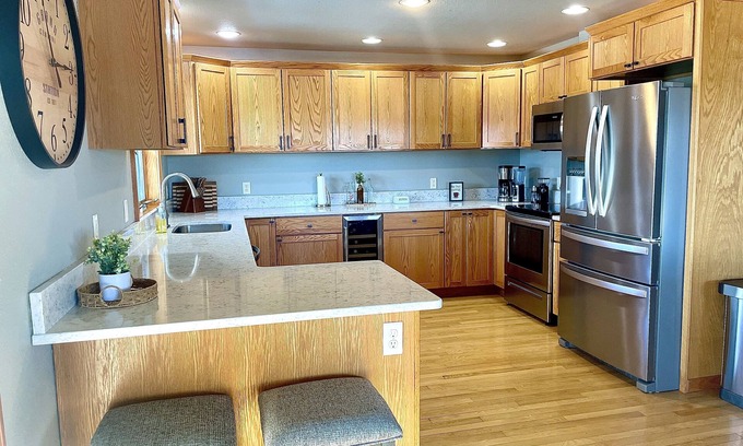 Hillsboro Condo | Family-Friendly Hillsboro Condo with Full Kitchen & 10/10 Rating