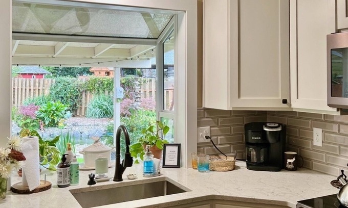 Hillsboro House | Experience the Hillsboro Oasis: Pet Friendly & Family-Ready