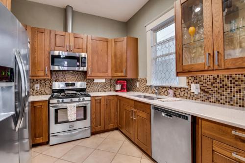 Junius Heights House | Spacious Historical 2 Bed House