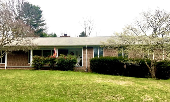 Grissom - Highland House | Prime Game Day Parking Near Campus for Hokie Fans