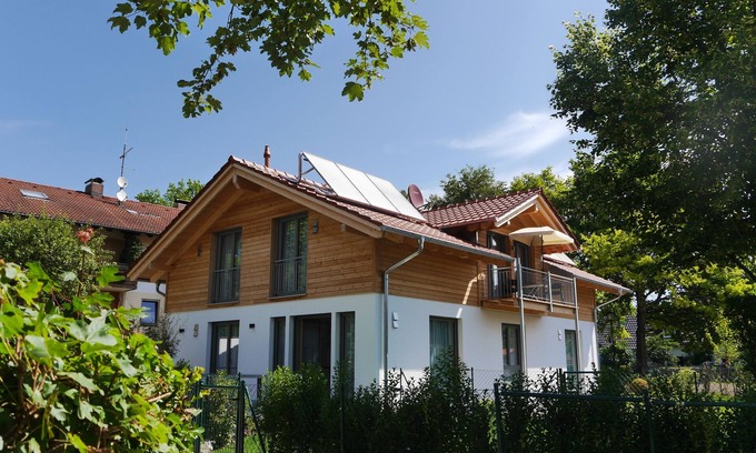 Utting am Ammersee House | Idyllic Holiday Home with Sauna Steps from the Lake