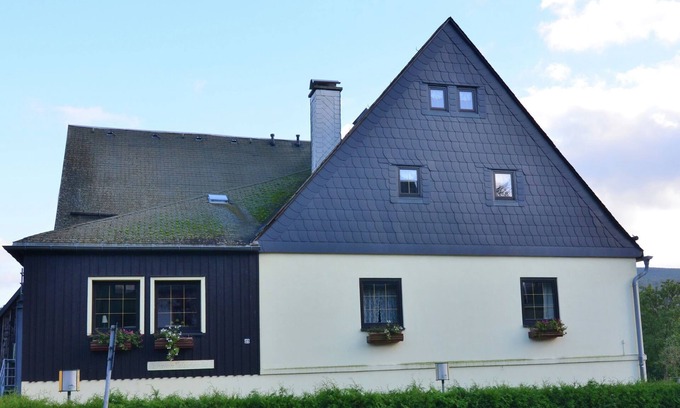 Deutschneudorf House | Inviting Holiday Home in the Scenic Ore Mountains