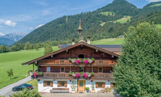 Itter Apartment | Convenient Ski Slope Apartment with Breakfast & Kitchen