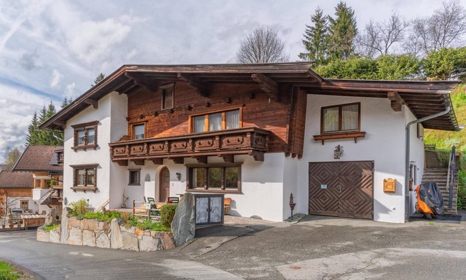 Kitzbuehel Apartment | Perfect Holiday Flat Near Ski Lift with Pet-Friendly Amenities