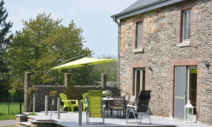 Champlon House | Spacious holiday home in Champlon with garden