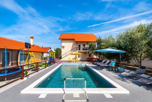 Suhovare House | Family-Friendly Holiday Home Joy with Pool in Suhovare