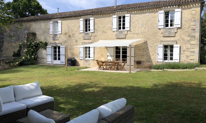 Espiet House | Premier Holiday Home with Pool Amidst Scenic Vineyards