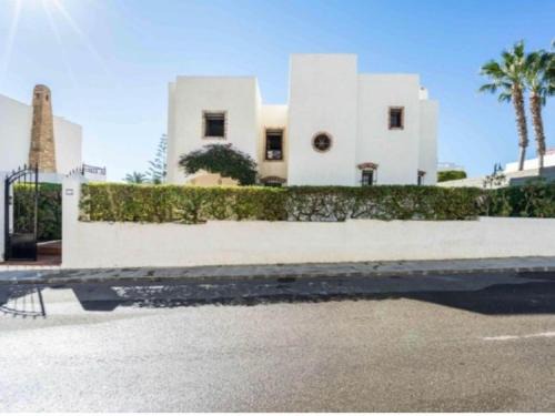 Carboneras House | Relaxing Holiday Home with Private Garden and Pet-Friendly