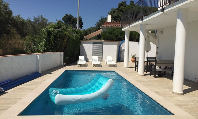 El Mas Fumats House | Modern Holiday Home with Private Pool & Ocean View