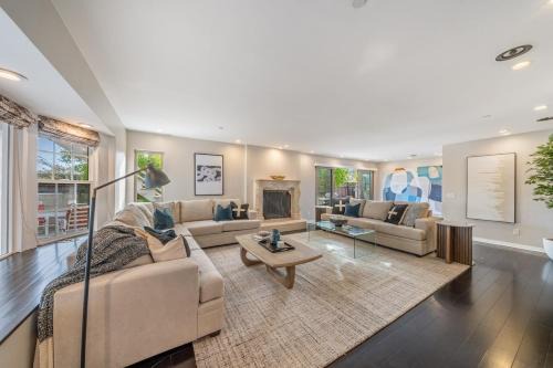 Hollywood Hills West Villa | Spacious Hollywood Private Villa with 7 Bedrooms and Pool
