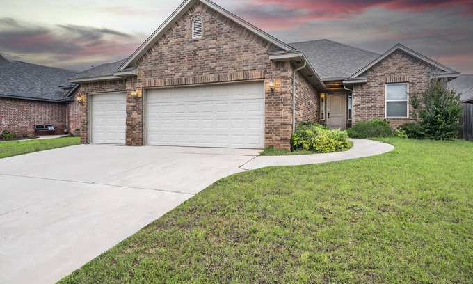 Norman House | Spacious Home - 5 Min. to OU campus!