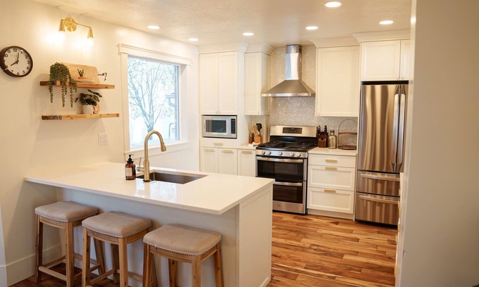 Orchard South House | Inviting Home with Ocean View and Spa in Orem, Utah