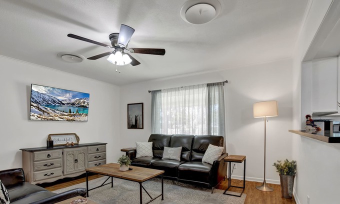 Stonewall House | Spacious Home - Fire Pit, BBQ and Outdoor Seating!