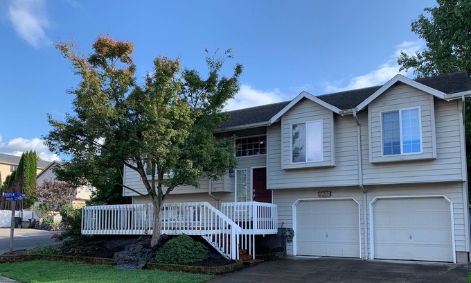 Salem House | Spacious Home for your Family and Friends to Enjoy!