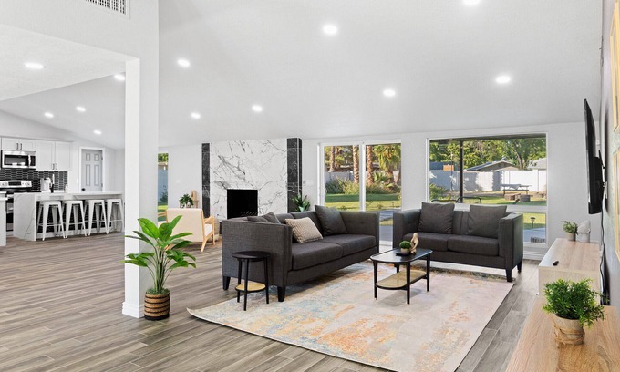 Alhambra House | Inviting Home with Pool & Guest House in Up-Town Phoenix