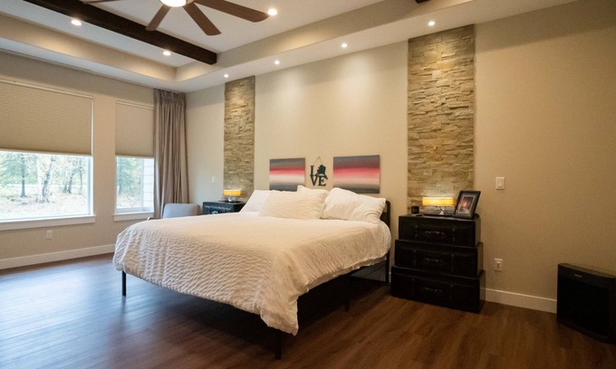 Wasilla House | Quiet Retreat with Pool and Breakfast - Rated 10/10!