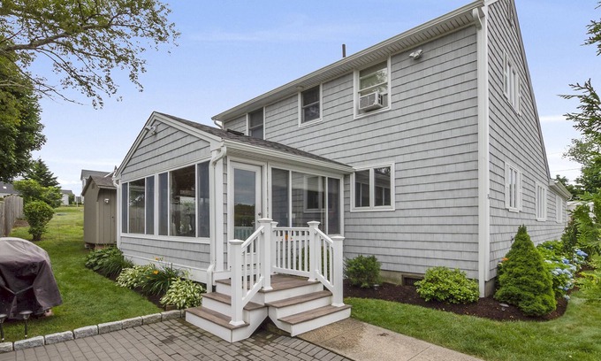Bonnet Shores House | Inviting Bonnet Shores Home with Beach Access & Ocean Views