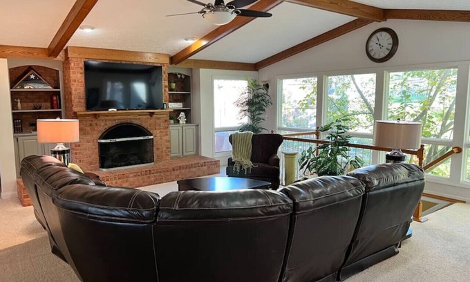 Hamilton House | Family-Friendly Retreat in Hamilton with Pool & Kitchen