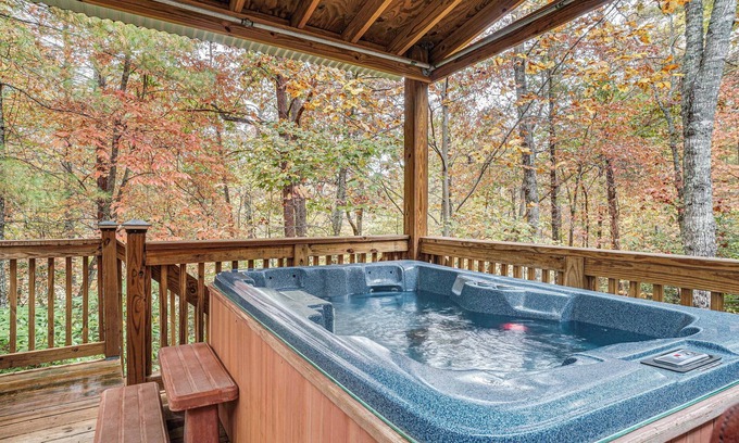 Helen Cottage | Relaxing Retreat in Helen with Pool and Balcony Access