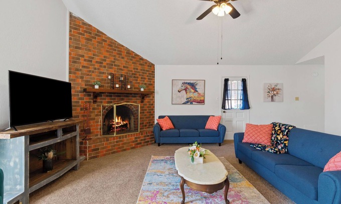 Abilene House | Comfortable Home with King Bed Near ACU & Pet-Friendly