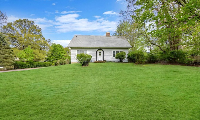 Lake Grove House | Cozy Retreat Near Stony Brook with Spa and Hot Tub