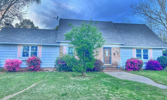 Spanish Fort House | Pet-Friendly Retreat with Garden and Family Amenities