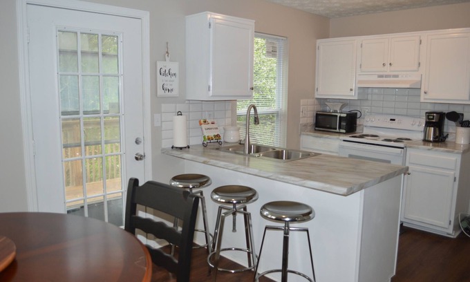 Lithia Springs House | Comfortable Home Near Atlanta with Spa and Family Amenities
