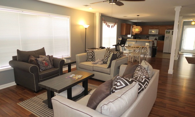 Tuscaloosa House | Ideal Family Retreat Near Bryant Denny Stadium – Pet Friendly!