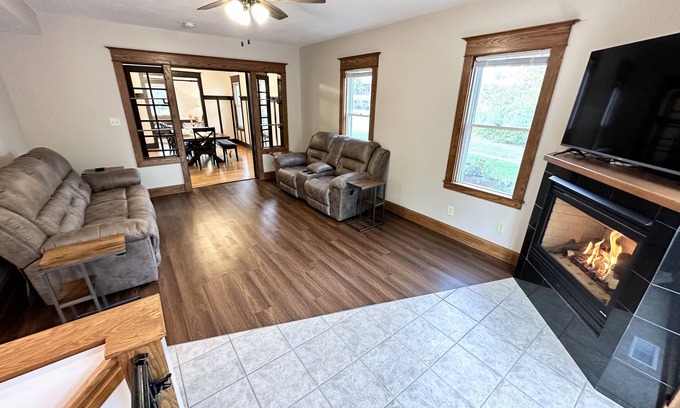 Shorewood House | Ideal Home with Pool & Lake View near Excelsior